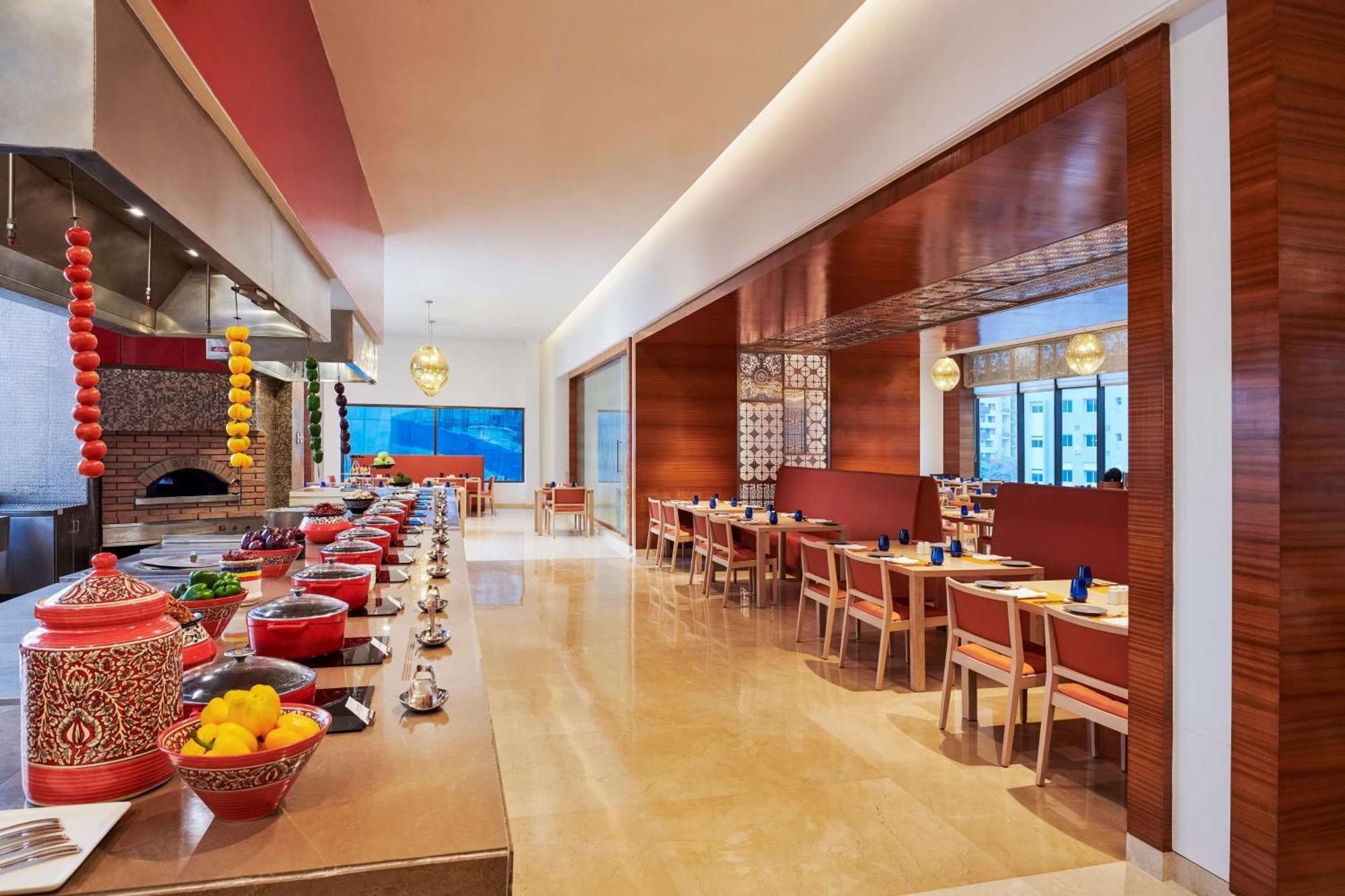 Hilton Garden Inn Lucknow Exterior foto